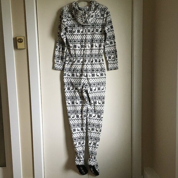 La Vie En Rose Soft Fleece Hooded Reindeer and Snowflake Onesie - Picture 3 of 16